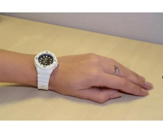 Жіночий годинник Casio LRW-200H-1EVEF, зображення 10