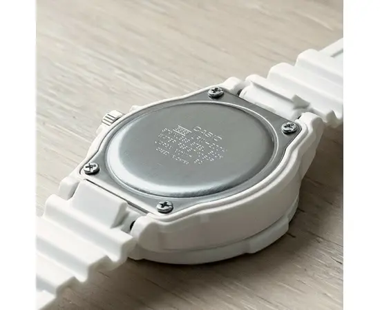 Жіночий годинник Casio LRW-200H-2E2, зображення 5